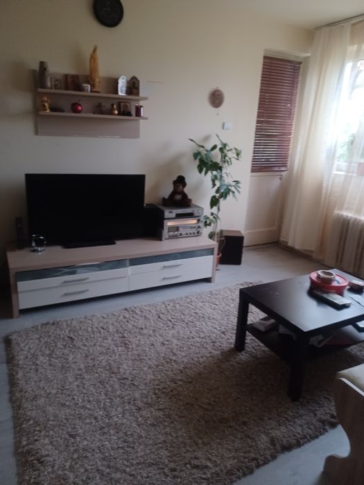 Închiriez camera în apartament S6