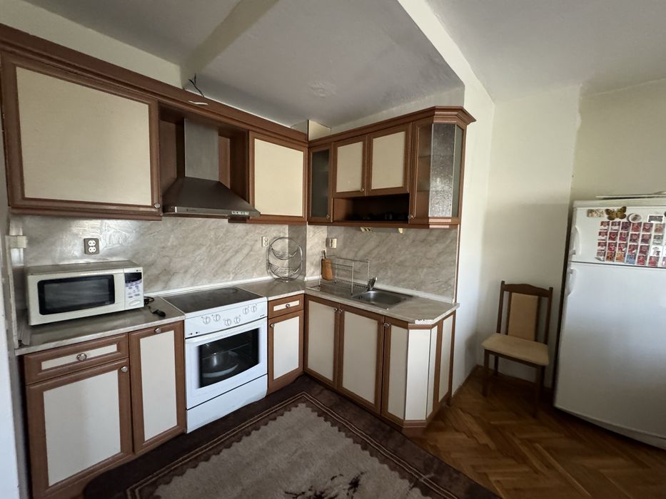 Дава се под наем Тристаен апартамент в Казанлък - 901 кв.м за 204 € - Снимка #1