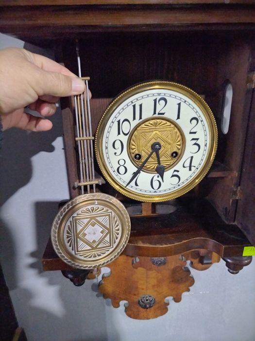 Много красив стенен часовник