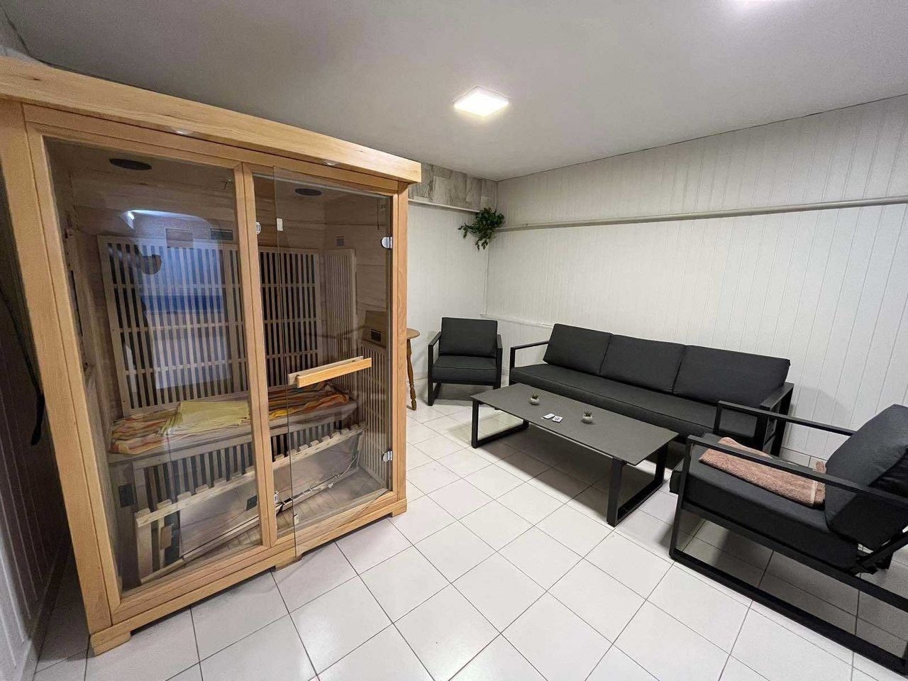 Продава се Къща в Казанлък - 260 кв.м за 824 €/кв.м - Снимка #2