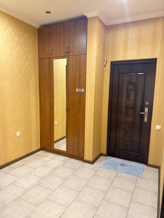 Сдаю квартиру 3/3/5 метроБуюк ипак йули Художников