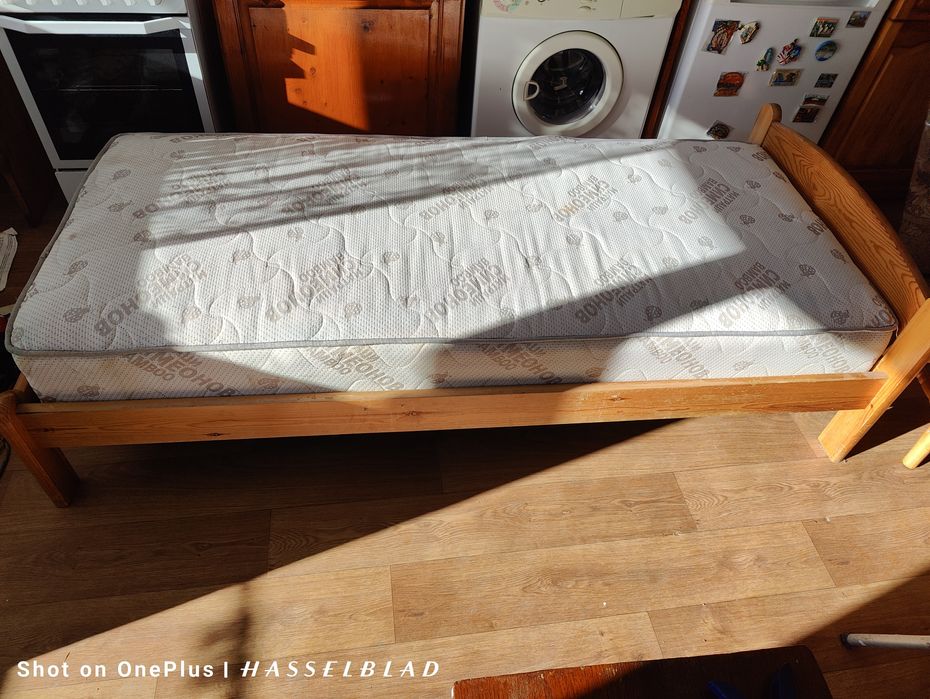 Легло единично креват с матрак от масивно дърво за един човек