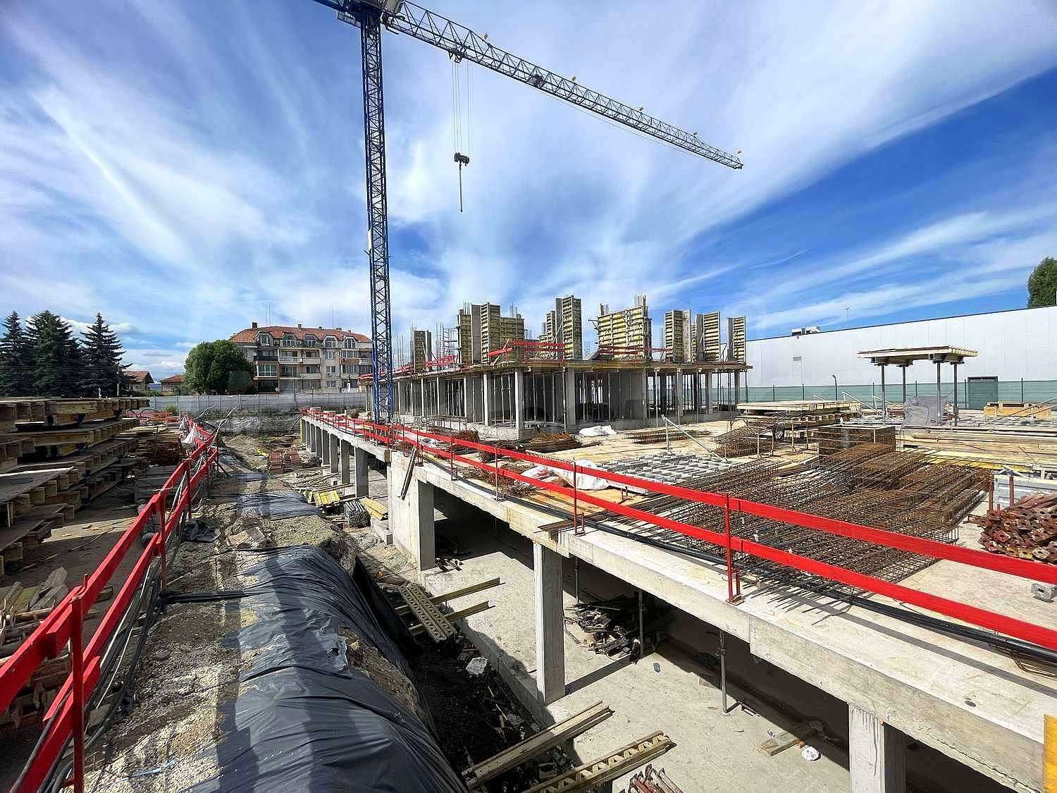 Продава тристаен апартамент в AМur Gardens