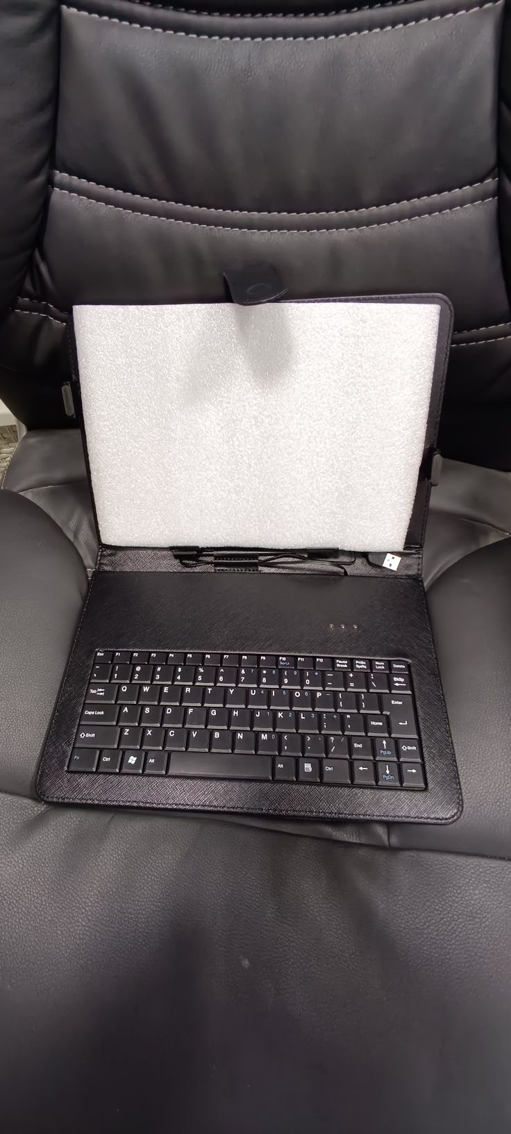 Husă universală tabletă cu tastatură