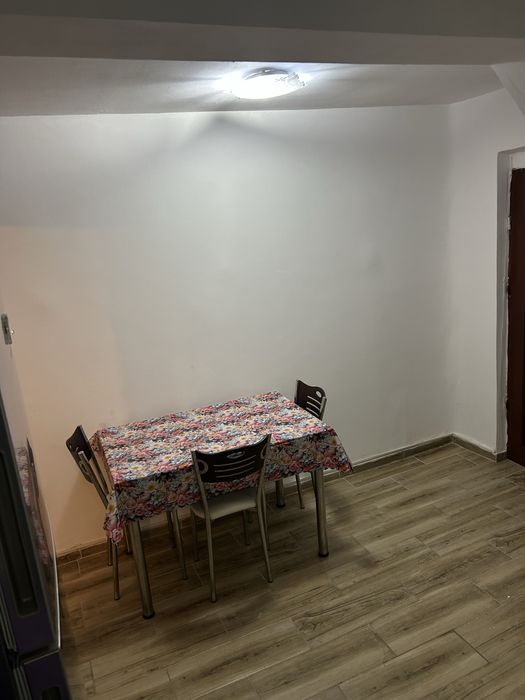 Inchiriez garsoniera