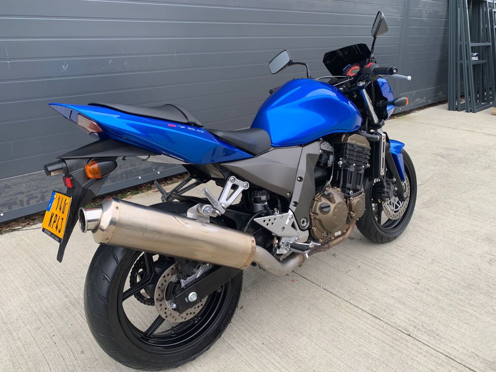 Funmoto vinde Z750 18mii km originala ca noua 2005