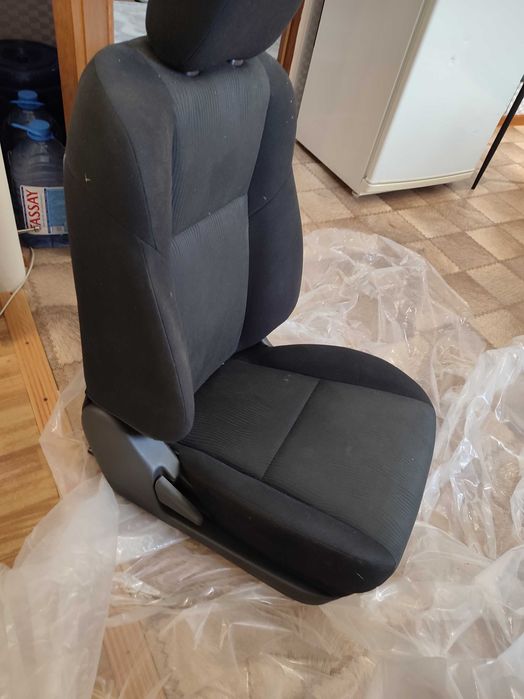 Сиденья передние Mitsubishi Pajero sport 3 в отличном состоянии родные