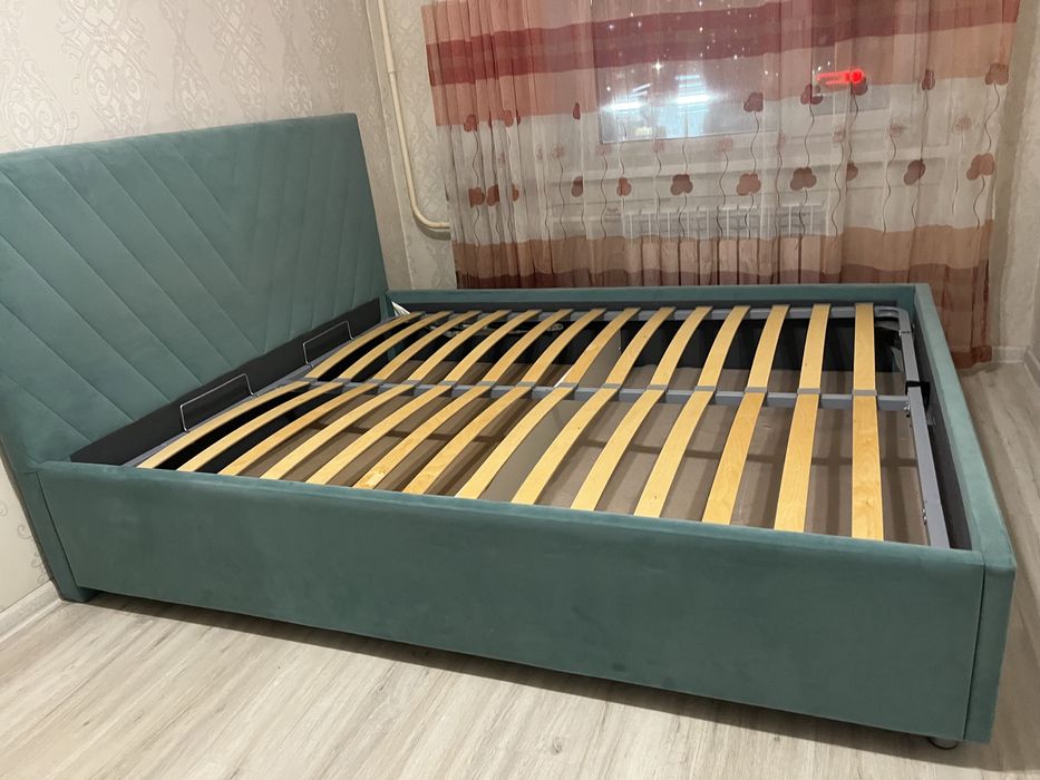 Продаётся современный и удобный спальный кровать!