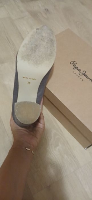 Pantofi de piele noi