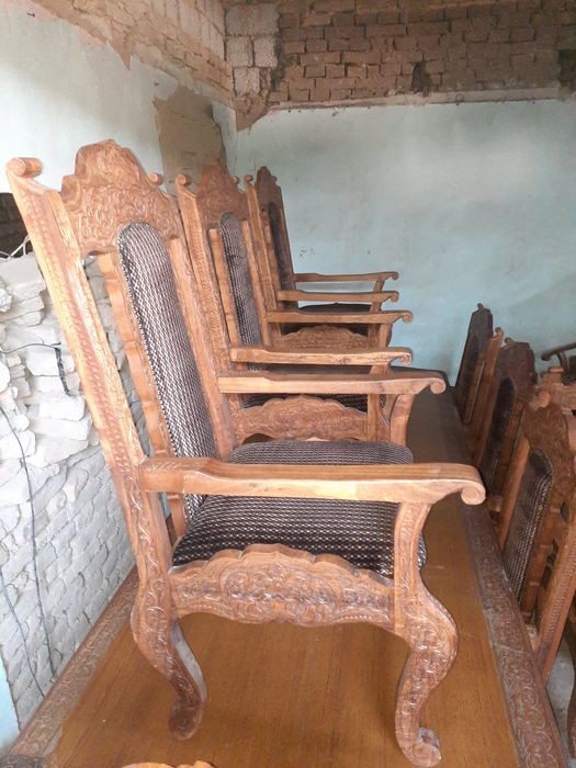 Продам  шкаф и антикварную мебель.
