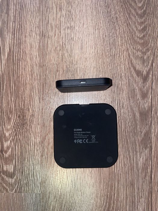Zens Wireless charger + include lightning charger