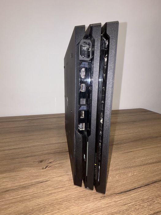 Ps4 PRO+ PS VR Headset (kit functionare completa)+20 CD-uri (separat)