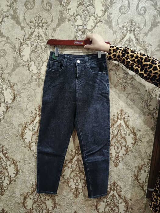 Женские джинсы. Ayollarni kiyimi