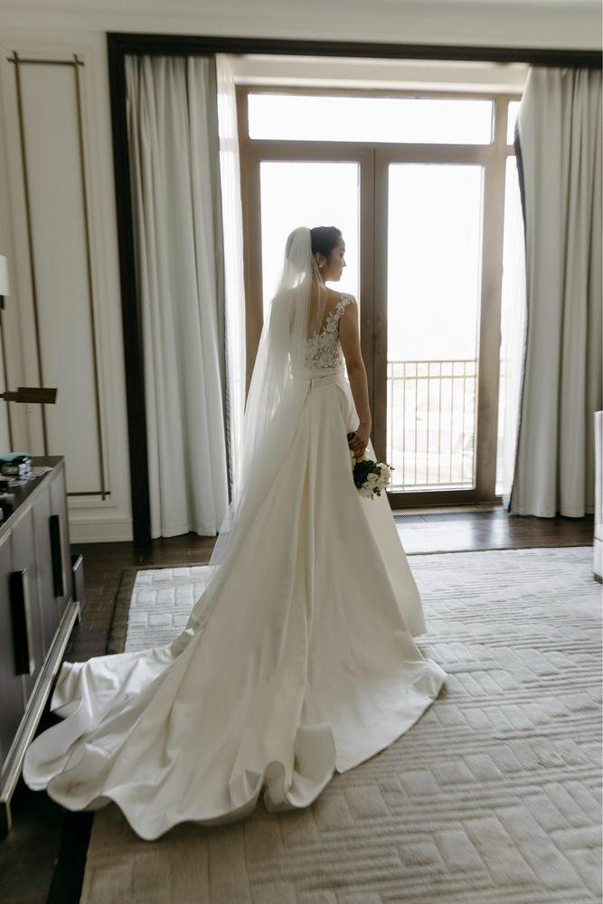 Продам шикарное  свадебное дизайнерское платье Wona  трансформер