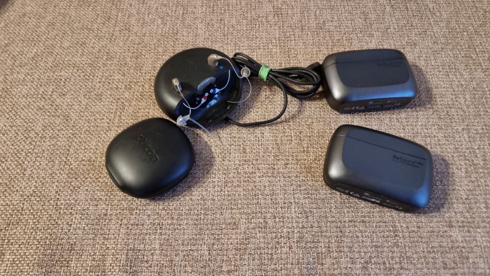 Aparate auditive Resound cu dock de incarcare wireless - Oticon More 1