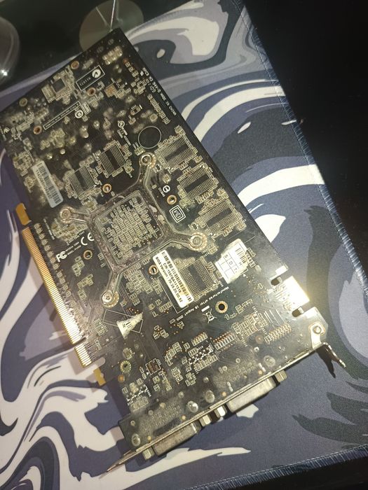 GTX 550 Ti + DVI-VGA gratis