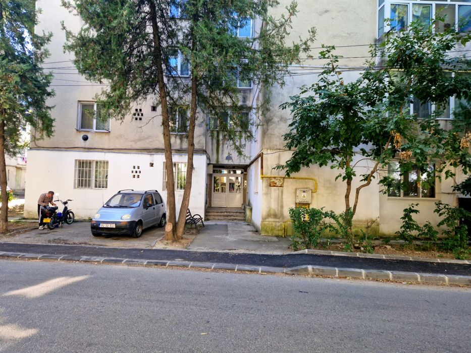 Apartament (2 camere) de vanzare!