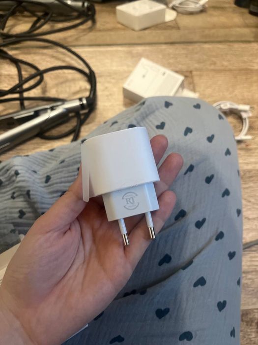 зарядка на iphone новая