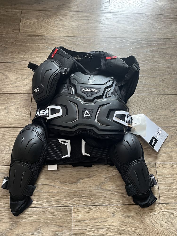 Ризници neck brace Leatt екип Raven