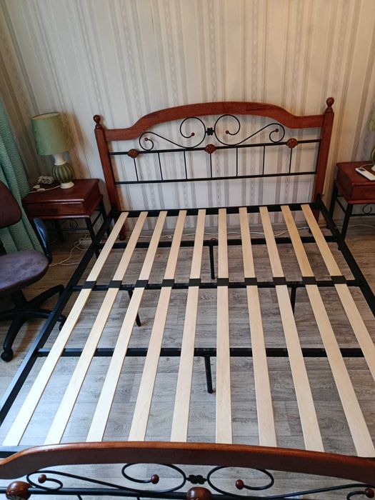 Продам двуспальную кровать в хорошем состоянии