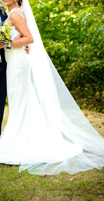 Vând rochie mireasa ,stil sirena,culoare ivory, marimea 38