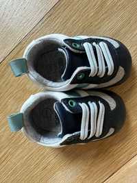 Бебешки обувки 1-6месеца