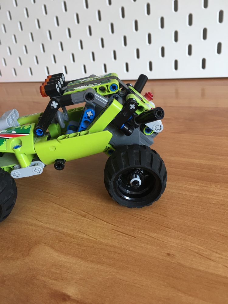 Masinuta Lego Technic pull-back