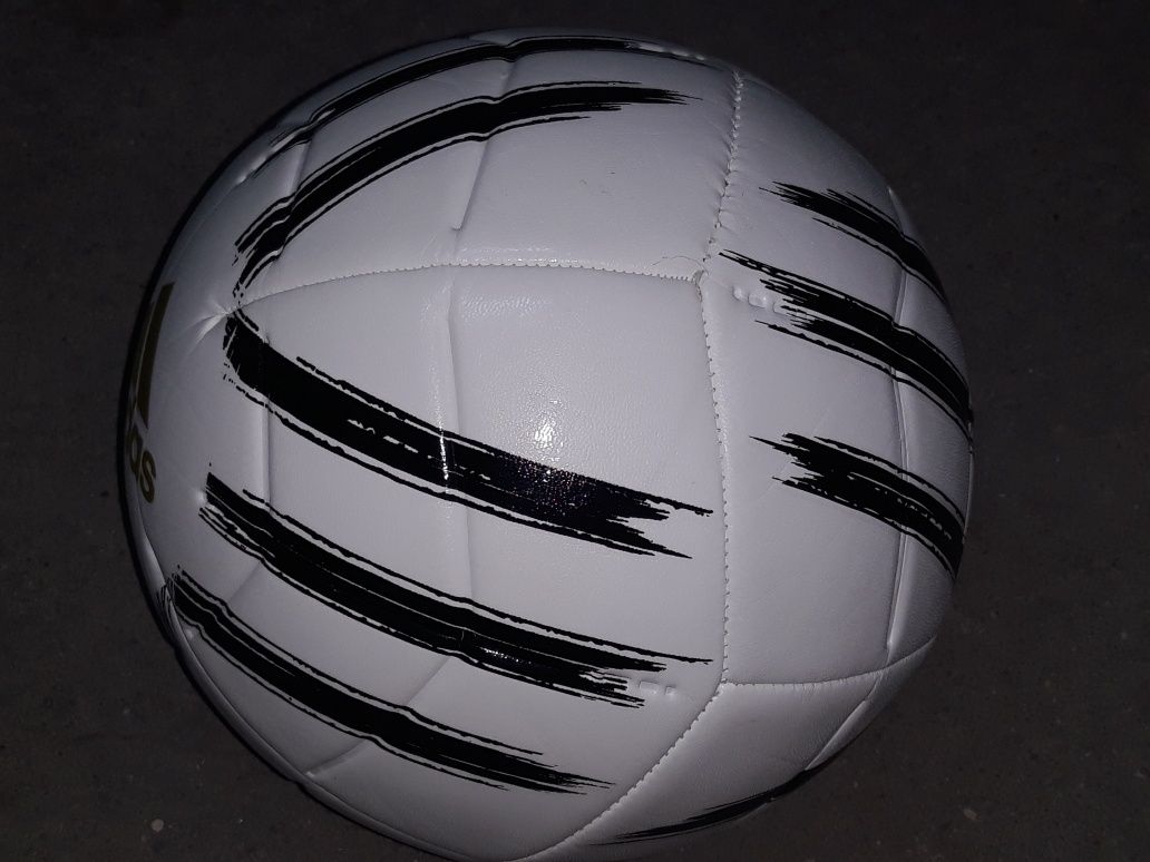 Футболна топка ADIDAS