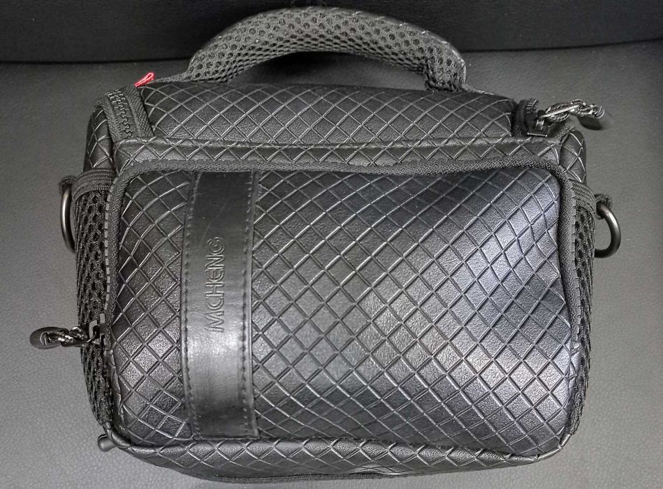 Фотоапарат Canon EOS 2000D