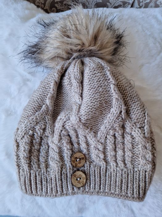 Лот шапки за момиче