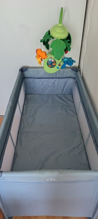 Vând Pătuț cu 2 niveluri cu carusel muzical