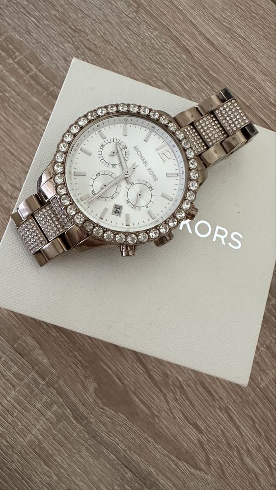 MICHEL KORS часовник