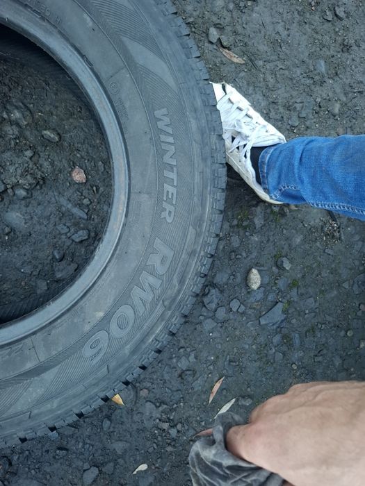 Vand 1 anvelopa 225 70 15 C hankook de iarna