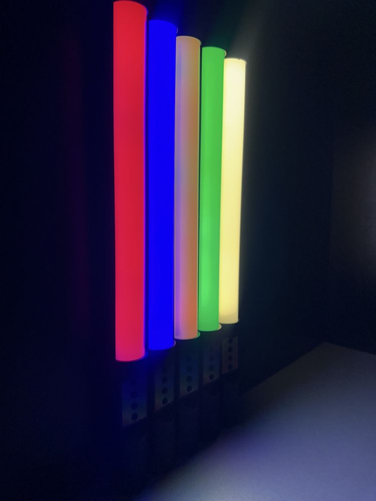 RGB lampa sotuvda xar xil ranglar typc zaryadka bilan kamplektda