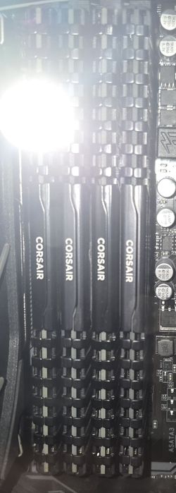 Vand sau schimb 32 GB Ram Corsair