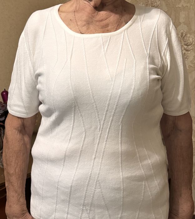 Белая новая кофта