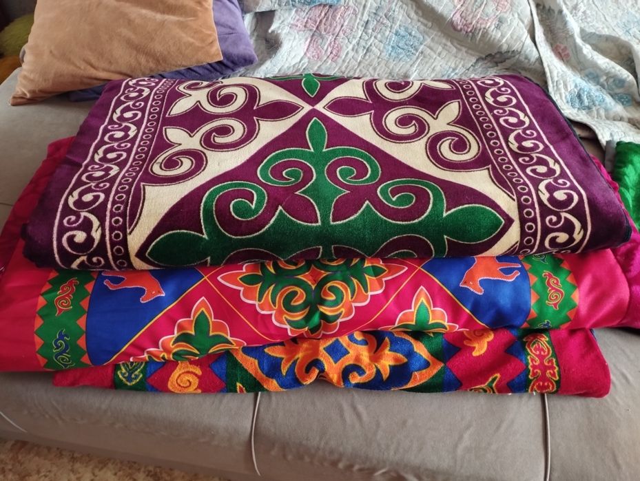 Продам көрпе с орнаментом