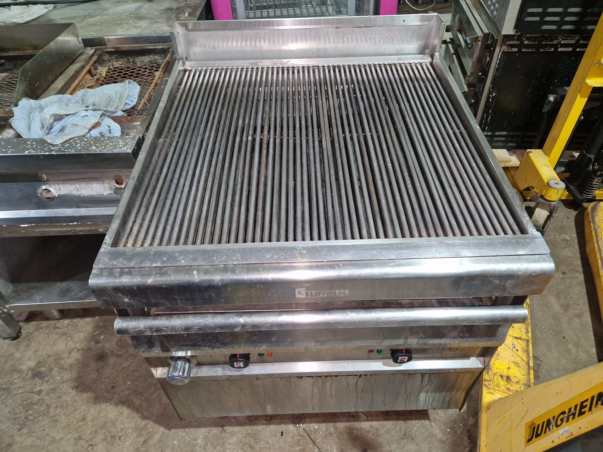 Friteuza, grill electric sau gaz,,  de.banc sau cu banc