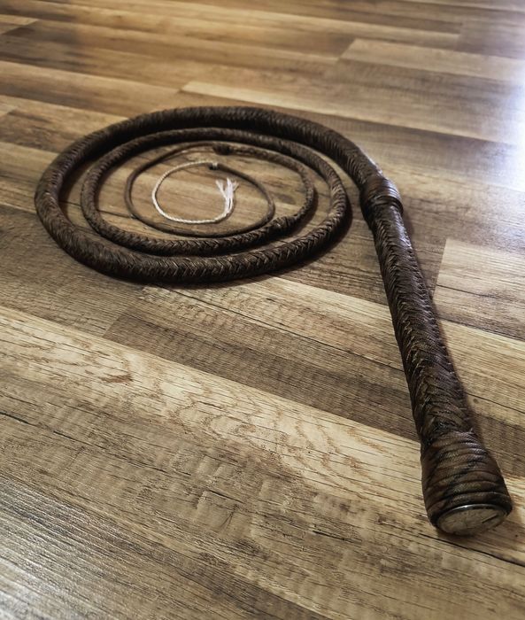 Bici Bullwhip din paracord parafinat