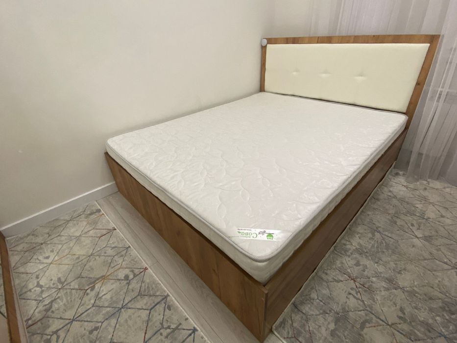 Кровать 160х200. В хорошем состояний. Имеется ортопедический матрац.