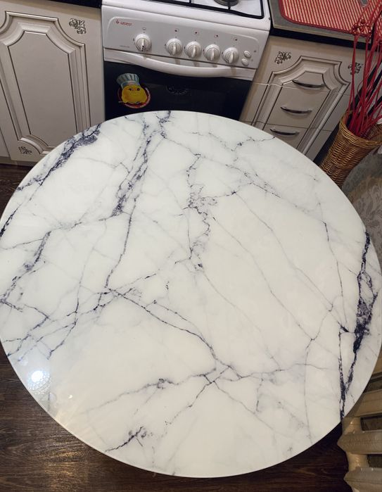 Стол в отличном слстоянии