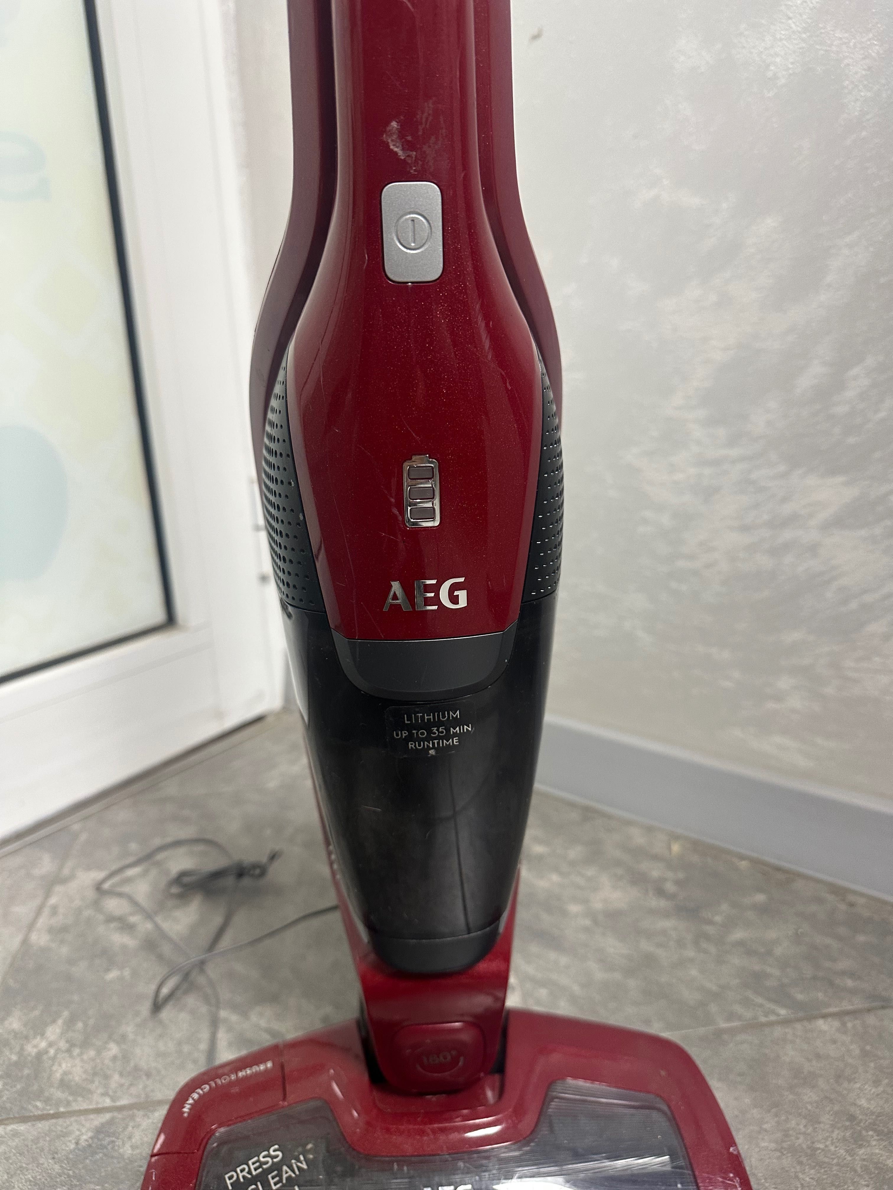 Безкабелна вертикална прахосмукачка AEG 2 в 1  CX7
