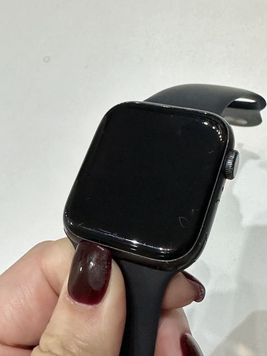 IPhone 13 в отличном состоянии и Apple Watch
