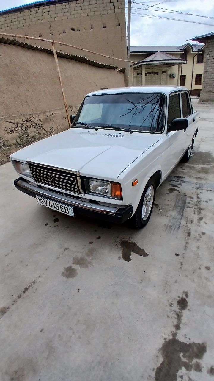 Ваз 2107 сотилади