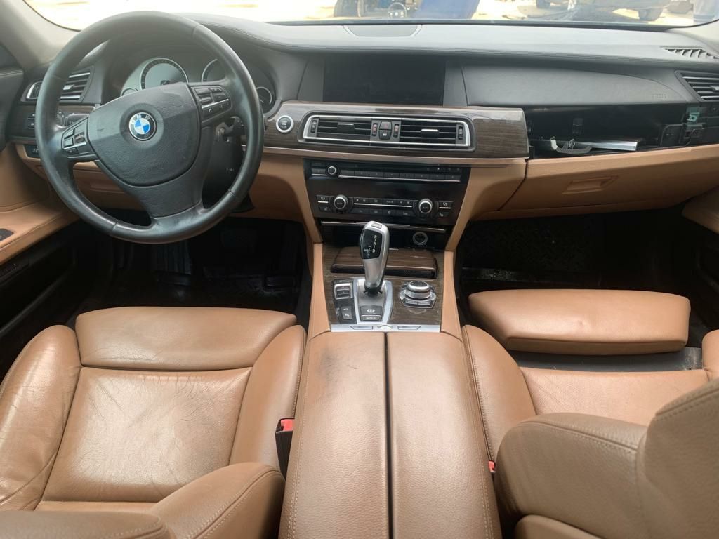 Dezmembrez BMW f01 plansa bord/interior