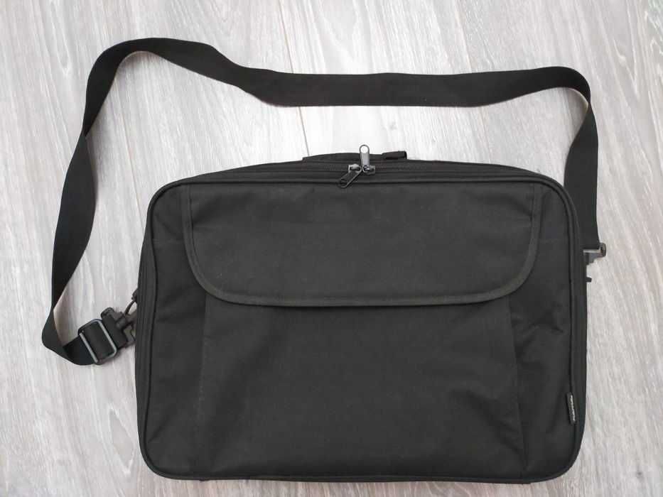 Geanta laptop impecabila