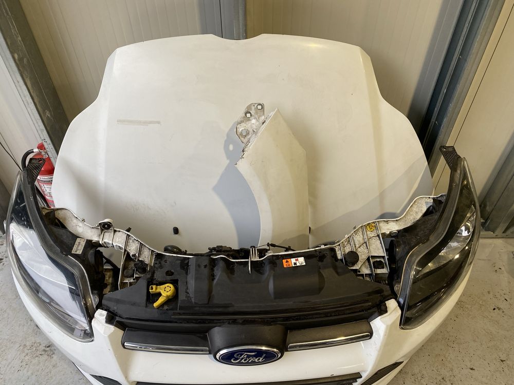 Fata completa Ford Focus 3 2011 capota bara far trager aripa radiator