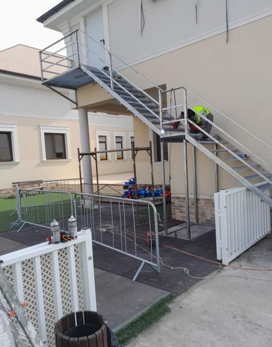 Scări metalice zincate profesionale