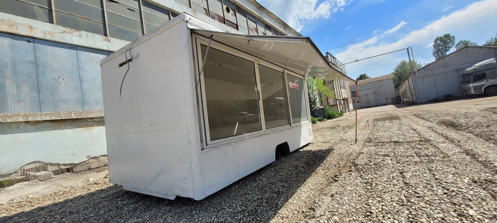 Container , street food, chiosc