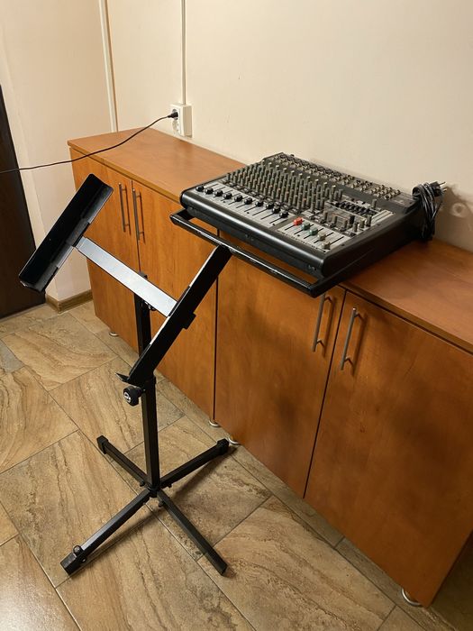 Mixer Behringer Europower PMP3000 + stativ K&M (sau schimb]